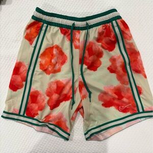 Nike Men’s Basketball Shorts Size Medium Like new